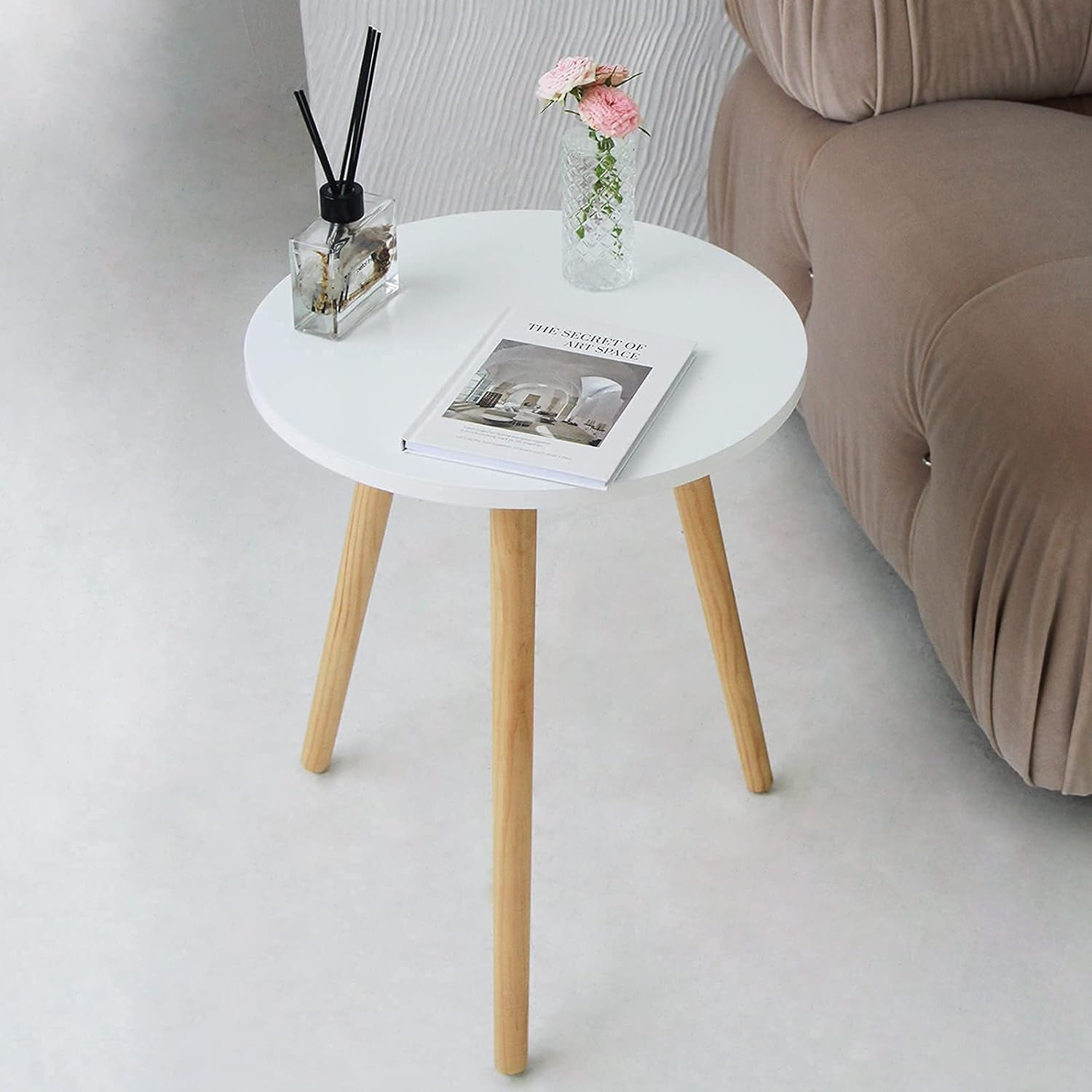 round Side Table, Small Accent Table Nightstand Modern End Table for Living Room Bedroom Office Small Spaces, 15.7''Dia X 19.69''H (White)